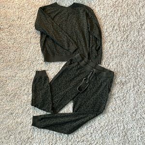 Hunter Green jogger set from PINK. Medium